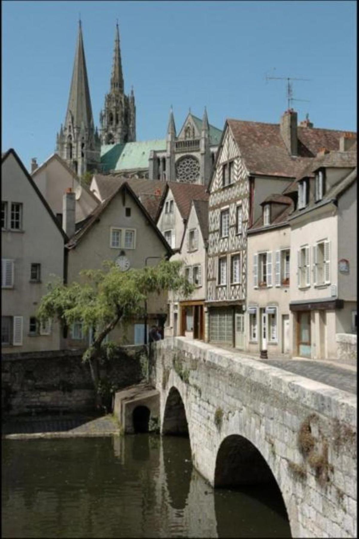 B&B Hotel Chartres Centre Cathedrale 3 Etoiles Екстер'єр фото