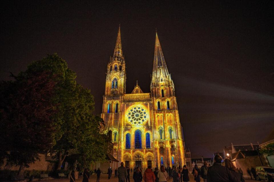 B&B Hotel Chartres Centre Cathedrale 3 Etoiles Екстер'єр фото